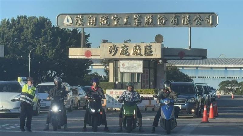 全台灣最會造飛機的漢翔,曾經因經國號戰機(IDF)砍單陷生死危機,還好靠波音、空巴轉包與MRO翻身,2024年營收逾400億元。當年為美籍顧問建的13公頃美軍村,危機後先活化,2022年推文創、2023年變身翔園文旅,把軍工故事做成可住、可逛的航太體驗。(圖/記者師瑞德攝影)