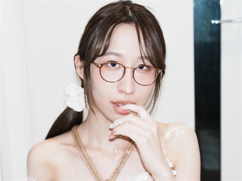 白鳥怜是知名大學的高材生，因為性慾異於常人，所以選擇出道成為AV女優。（圖／翻攝自Ｘ）