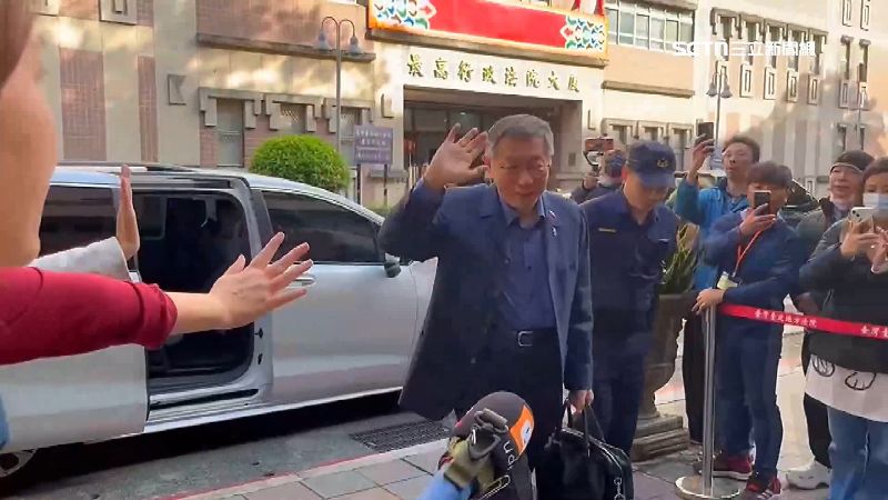 京華城案辯論戰，柯文哲現身