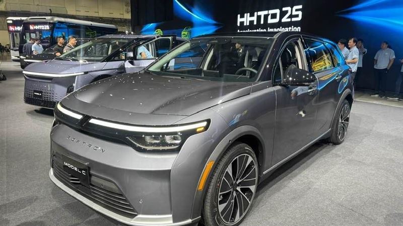 King of電動車!鴻海MIH智庫隱藏類股致富密碼! 《MIH期刊》第三期重磅出擊,揭示電池已成「能源資產」,不再是耗材。期刊搶先曝光歐盟數位護照、固態電池最新佈局、以及V2G賺錢模式。MIH分析台灣優勢,助台廠輸出合規方案,躍升亞太電池樞紐,掌握「資料、治理、協作」三大關鍵,找到電動車產業的黃金契機。(圖/記者師瑞德攝影)