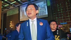 黃國昌的姻親表弟賴以強從黃參選汐止立委時即任貼身助理，還與李麗娟共同注資100萬元成立凱思國際。