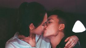 不是浪漫那麼簡單！醫師指出，接吻可能交換大量口腔細菌，維持良好口腔衛生有助降低風險。（示意圖／pexels）