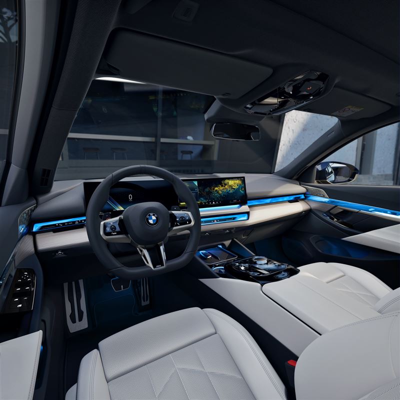 12.3吋數位儀表結合AR擴增實境導航，14.9吋中控螢幕則搭載BMW OS 8.5。（圖／BMW提供）