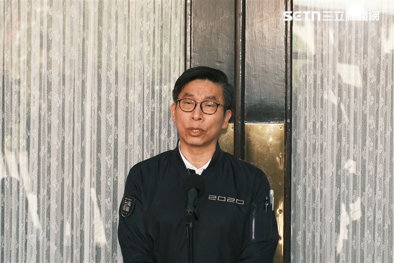 鍾佳濱表示,韓國瑜應該和王金平多學幾招,「千萬不要沒出席就是沒出息」。(圖/記者楊士誼攝影)