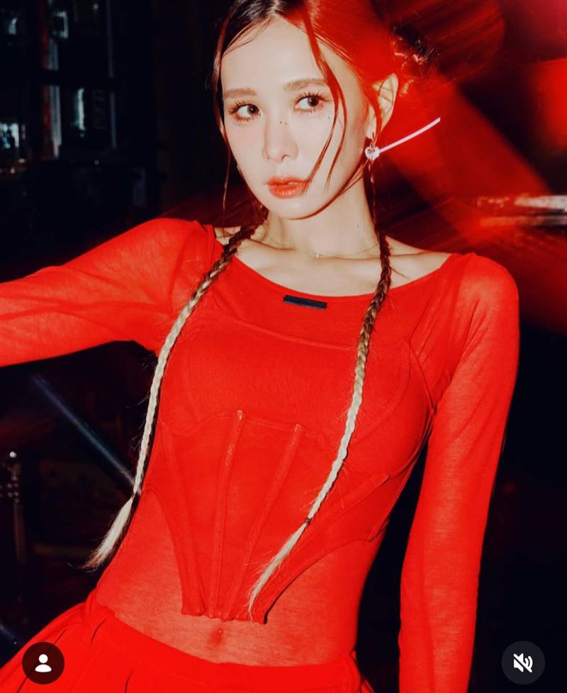 安心亞近來表演遭酸。(圖/翻攝自安心亞IG)