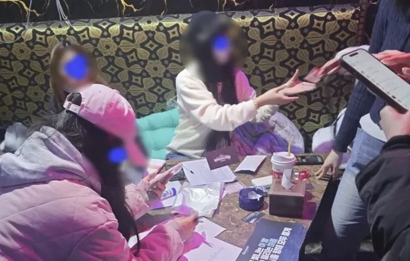 中國黃牛在GD場外的KTV包廂交易遭查獲檢舉。(圖/翻攝自Threads)