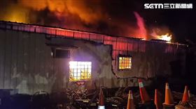 花蓮縣吉安鄉吉興二街、一處鐵皮屋發生大火。（圖／翻攝畫面）