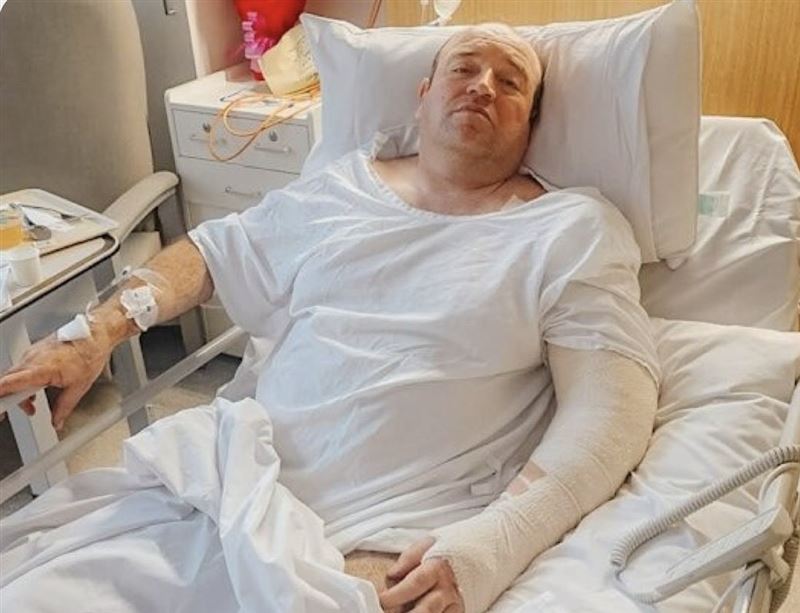 43歲敘利亞裔的阿麥德日前勇敢上前制伏槍手,成為澳洲英雄。(圖/翻攝自X平台 @AnastasiaRoya20)