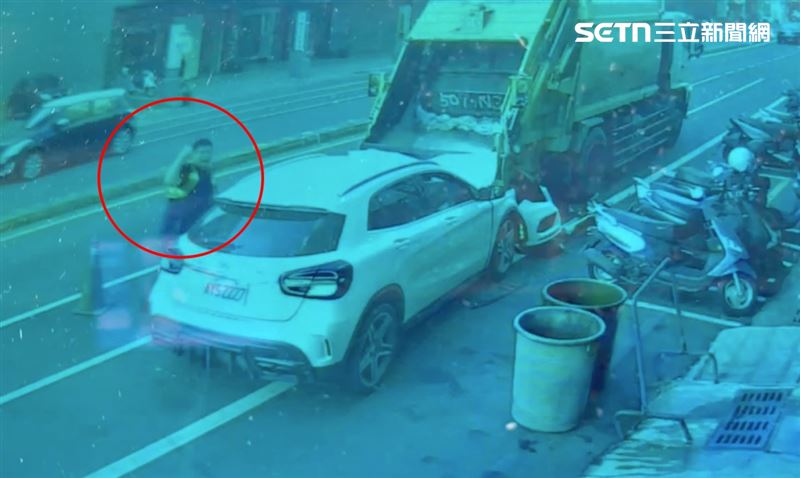 男友大聲疾呼求救。(圖/翻攝畫面)