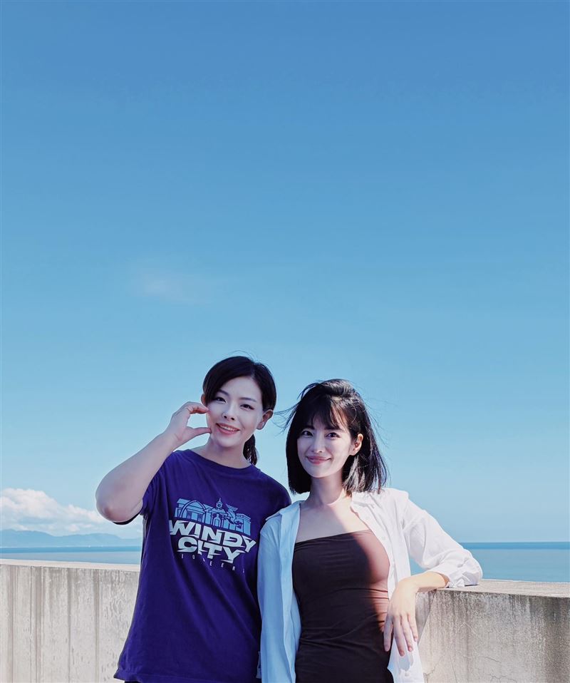 徐千晴貼出跟高虹安合照直呼,安然無恙、雨過天晴,市長一路以來辛苦了。(圖/翻攝自徐千晴臉書)