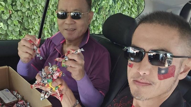 新/最帥大使又PO文 臉貼國旗分享台灣愛