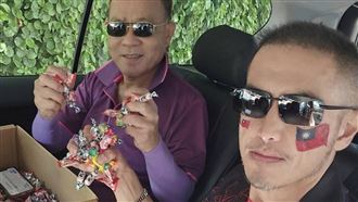 新／最帥大使又PO文　臉貼國旗分享台灣愛