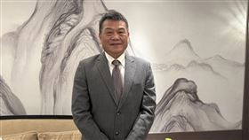 全台最大本土電梯業者崇友實業(4506.TWO) ，受惠新梯、維保及汰舊換新三大業務成長，連續七年營收獲利創新高。總經理游本立表示，受惠都更與社宅需求，目前在手訂單處於高檔，足以支撐未來三年營運成長動能，前景審慎樂觀。（圖／記者師瑞德攝影）