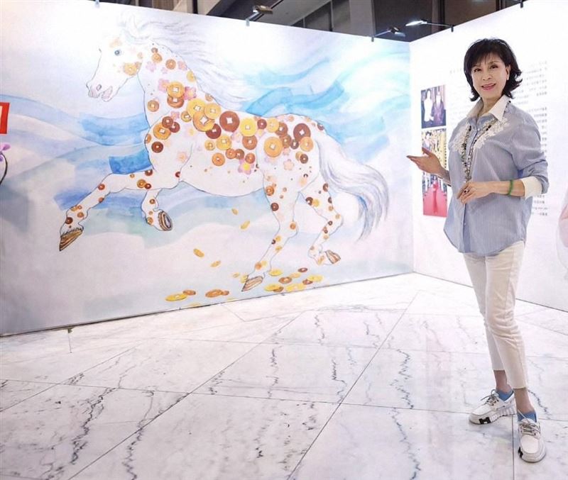 白嘉莉迎接馬年,畫作元素相當應景。(圖/本人提供)