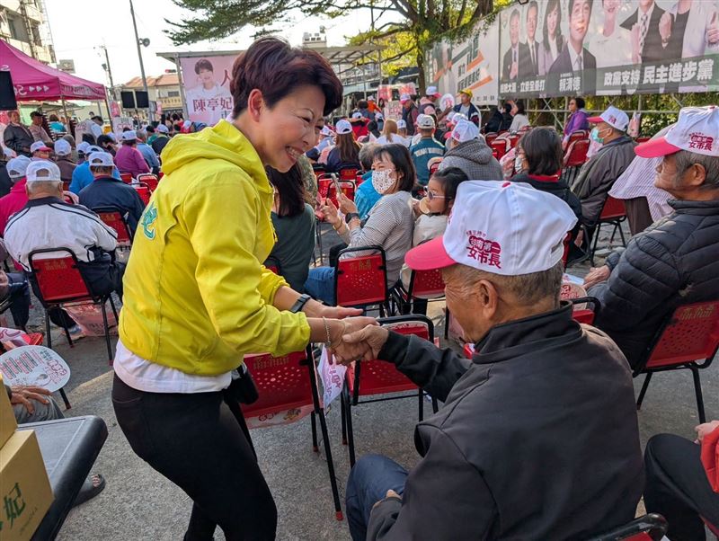 陳亭妃說,這些不是口號,是市民可以拿來對照、監督、要求她的見證,台南的未來我們一起走。(圖/翻攝自陳亭妃臉書)