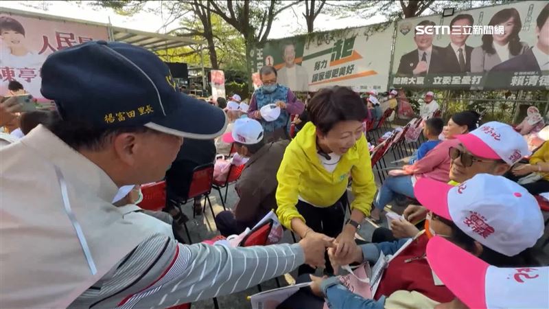 同樣力拼出任台南市長選舉的陳亭妃,勤跑基層、與選民搏感情