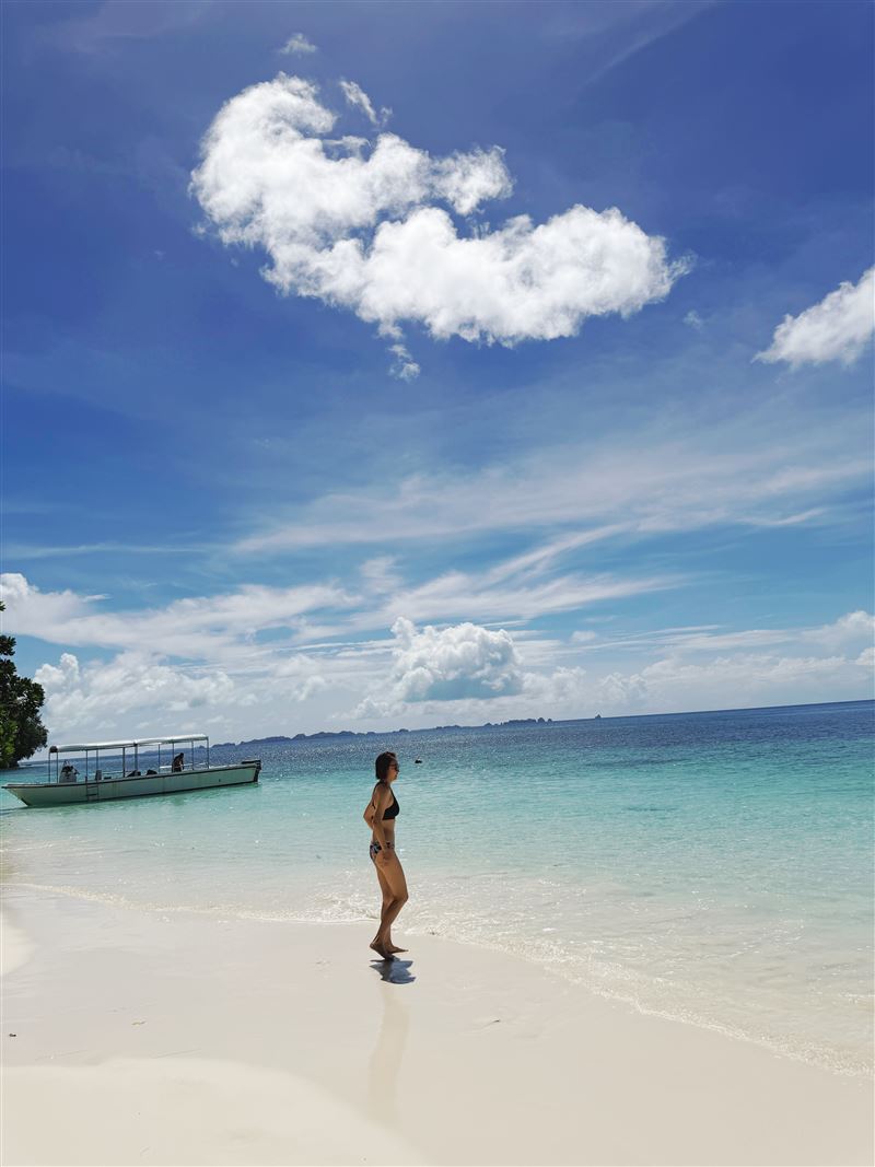 潘慧如至飯店私人沙灘。(圖/經紀人提供)