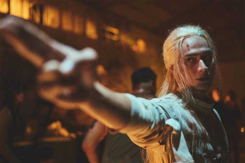 劉冠廷在九把刀新作《功夫》飾演神秘反派「藍金」,造型與角色都顛覆以往形象。(圖/麻吉砥加 提供)