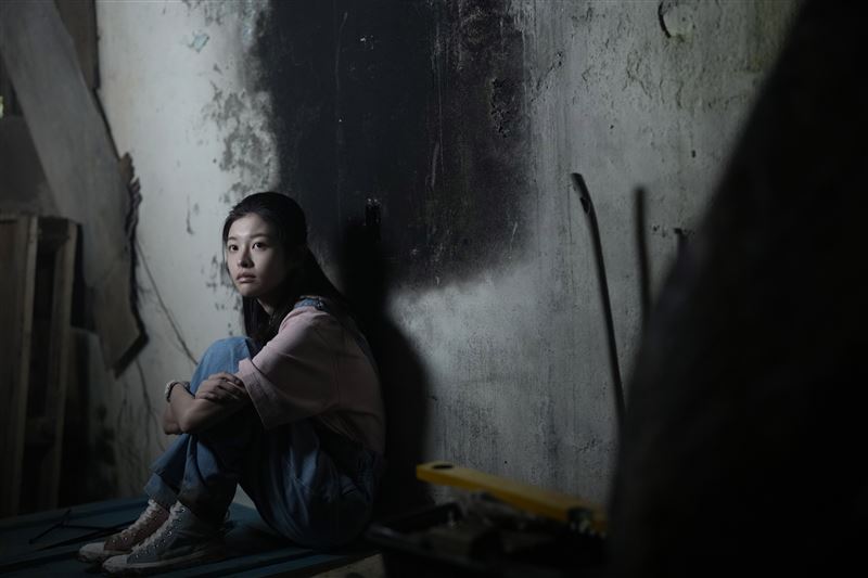 詹子萱在《看看你有多愛我》與金鐘影后楊謹華飾演母女,兩人對手戲張力十足 。(圖/晴天影像提供)