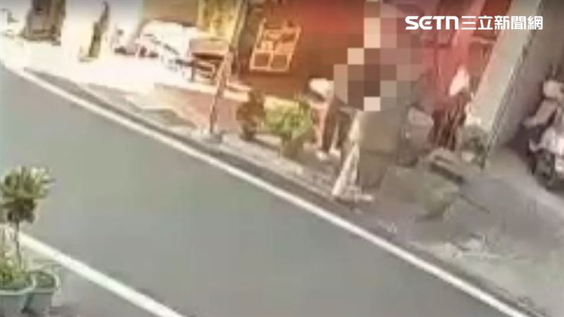 41歲陳姓女子疑因跟鄰居發生糾紛才憤而犯案。(圖/翻攝畫面)