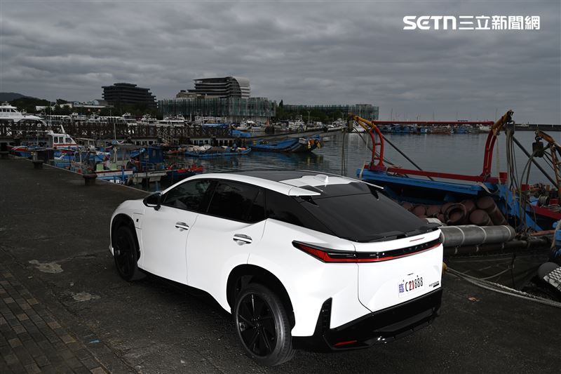 改款後的RZ線條拉得更銳利。(記者鍾釗榛攝影)