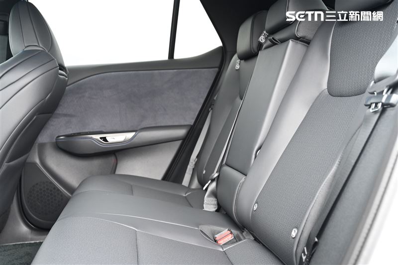 後座椅背能調整角度。(記者鍾釗榛攝影)