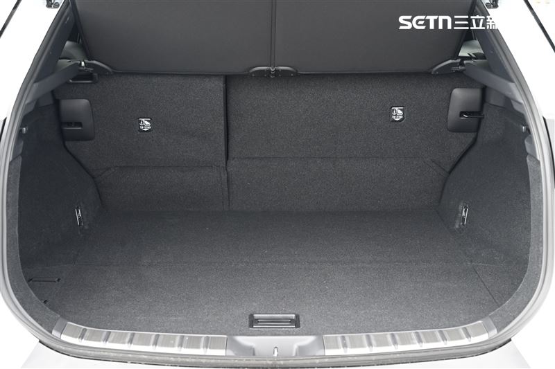 522L的置物空間,後座傾倒可擴充至1451L。(記者鍾釗榛攝影)