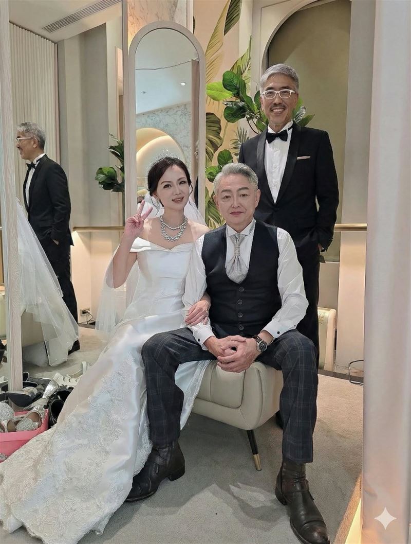 李國超把故友屠穎的身影透過AI合成,想像他來參加了婚禮。(圖/翻攝自臉書)