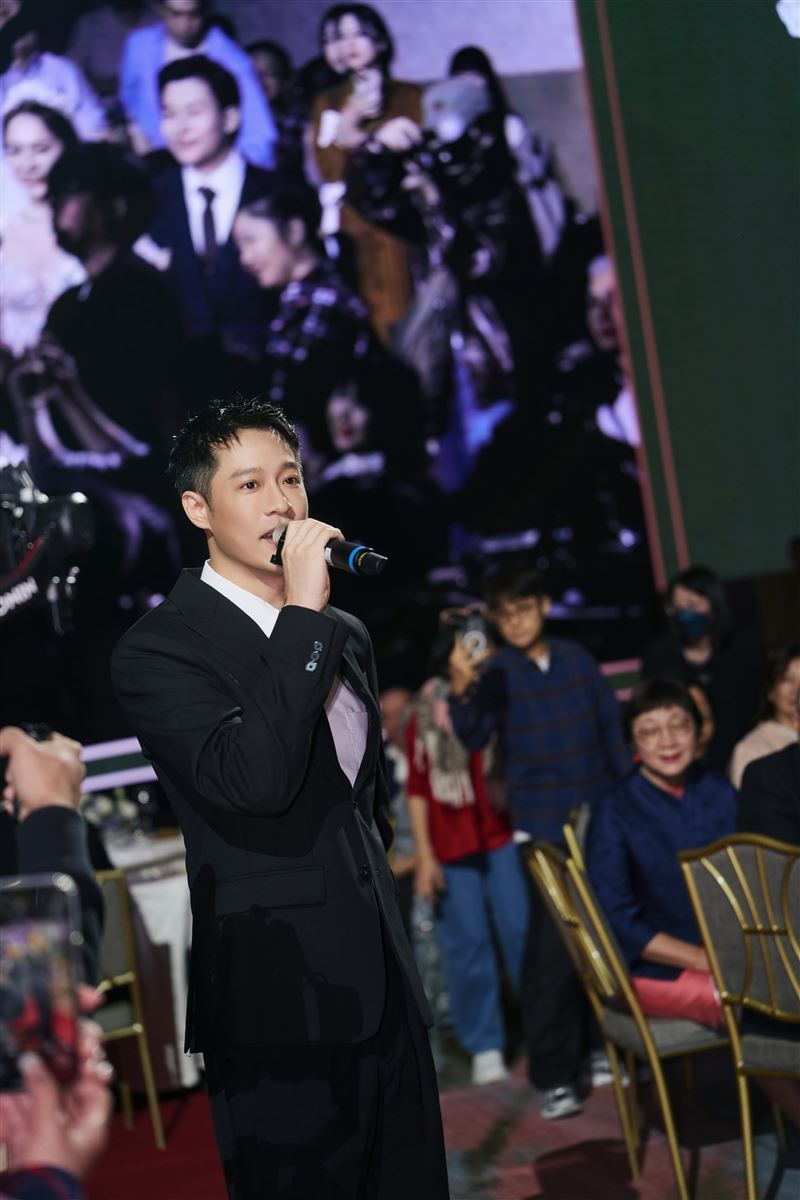 周湯豪受邀唱婚禮。(圖/環球音樂提供)