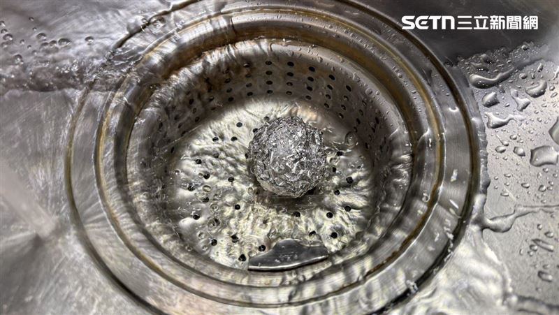 鋁箔球丟水槽「半年沒髒污油垢」師認證