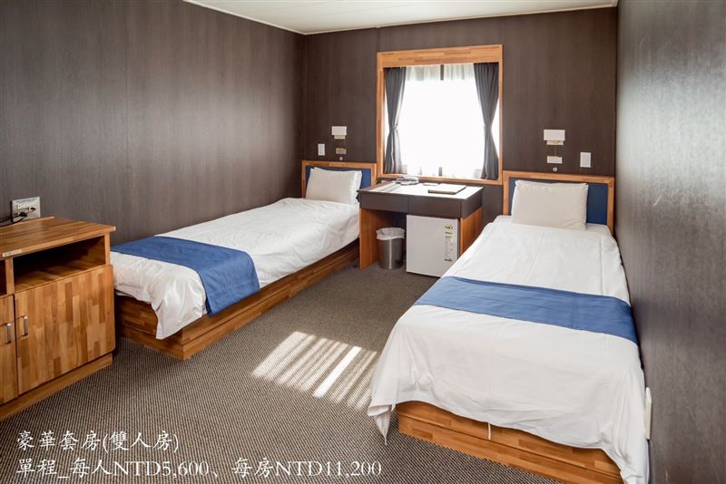 「豪華套房」含2張單人床,每人單程5600元。(圖/華岡集團提供)