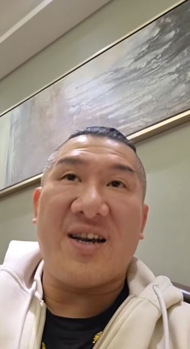 館長開直播回應。(圖/翻攝自YT @館長惡名昭彰)