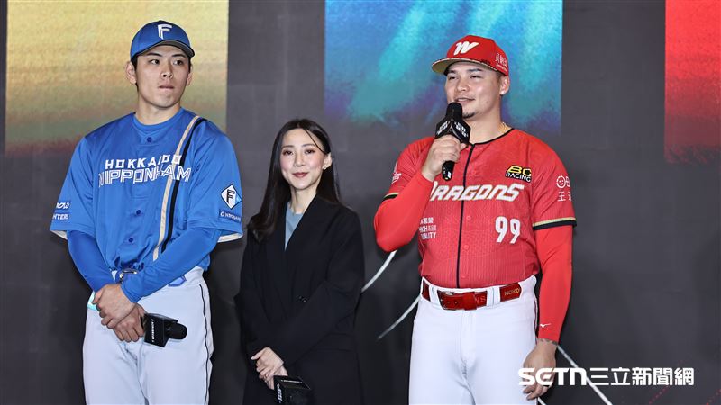 2026台日棒球國際交流賽記者會，味全龍投手林凱威（右）受訪。（圖／記者劉彥池攝影）