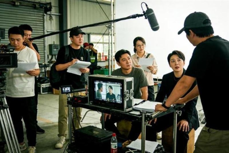 製作短劇拍攝現場。(圖/樂娛影視LeYuShortsTV提供)