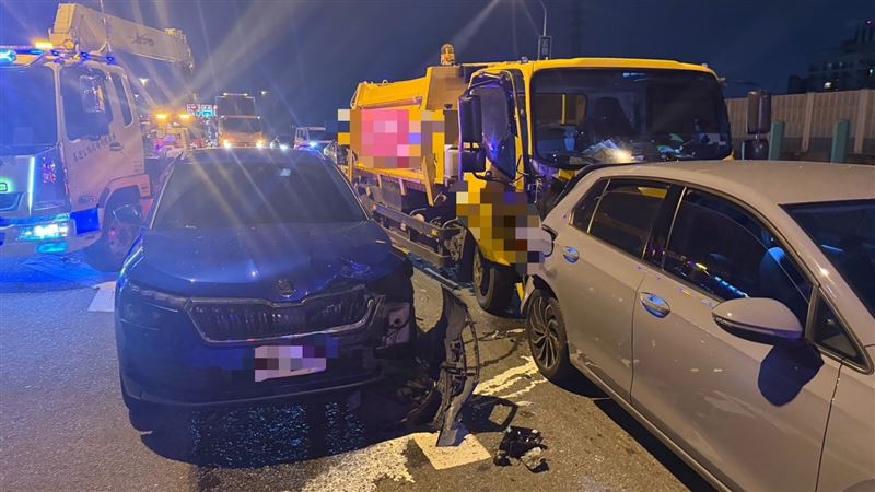 三寶女開車突換車道 害垃圾車猛撞2車