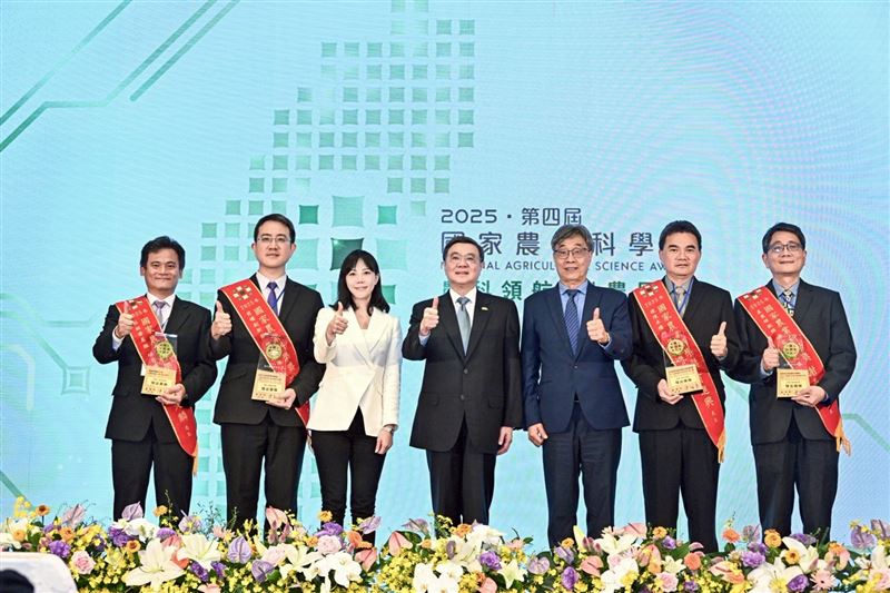 行政院長卓榮泰今(16)日出席農業部舉辦的「2025國家農業科學獎表揚典禮」。(圖/行政院提供)