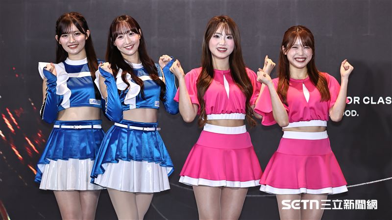 2026台日棒球國際交流賽記者會，北海道火腿鬥士Fighters Girl工藤心優、上野菜奈子；軟銀鷹啦啦隊Honeys隊長SHOKO、 羿昕來台宣傳。（圖／記者劉彥池攝影）