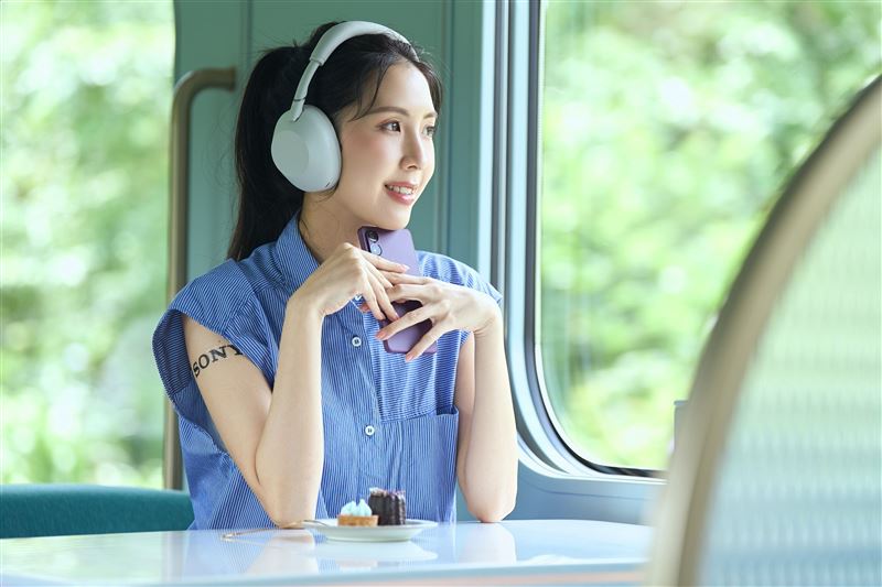 Sony WH-1000XM6無線藍牙降噪耳機祭出現折NT$1,000優惠,完成問卷並註冊再送NT$300好禮即享券。(圖/品牌業者提供)