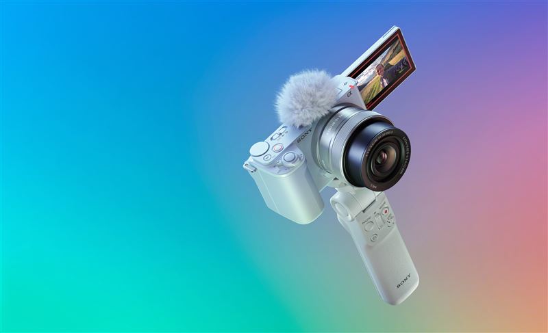 活動期間Sony全片幅α系列、Vlog全方位好評ZV-E1、E10系列與ZV-1系列人氣相機及旗艦隨身相機RX100 VII系列,於活動期間特別回饋包含最高現折NT$5,000(圖為ZV-E10 II)。(圖/品牌業者提供)