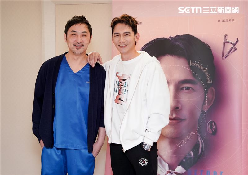 李進良（左）以《整形過後》影集顧問身分同台温昇豪（右）。（圖／記者趙于瑩攝影）