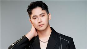 璽皓因參加璀璨之星選秀獲演藝組冠軍進入演藝圈。（圖／伊林提供）