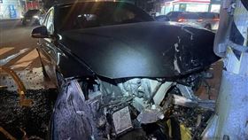 彰化,花壇,300萬,BMW,新車,分隔島,車頭（圖／翻攝畫面）