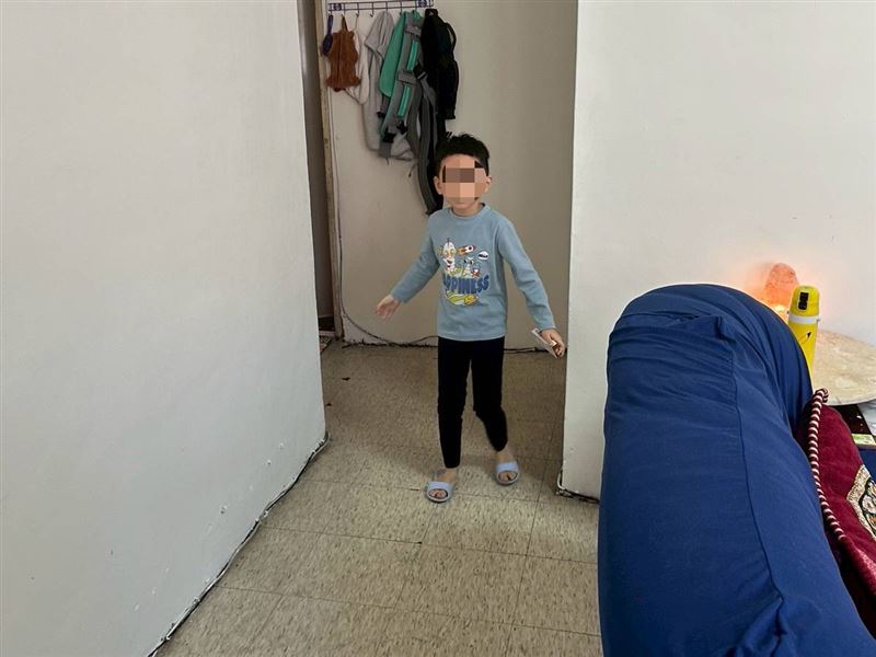 「我真的撐不下去了！」丈夫中風、婆婆洗腎，阿雲擔起重任，清晨六點出門打工養一家五口，面臨崩潰邊緣。圖為阿峰7歲活潑乖巧的兒子。（圖／翻攝自《愛的延續》公益協會臉書）