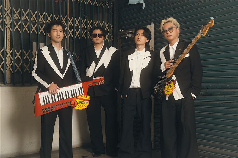 「icyball冰球樂團」左起蒙、王、士捷、Nelson。（圖／何樂音樂提供）