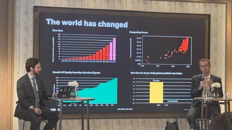 AI時代來臨，投資決策模式大翻轉！貝萊德系統化投資專家指出，AI能分析網紅貼文、招聘廣告等另類數據，挖掘超額報酬。投資不再是黑盒子，而是人機協作的「透明盒子」。AI如飛機自動駕駛儀，提升投資效率與安全性，人類機師則負責應對危機。善用AI，散戶也能掌握投資先機，穩健獲利。（圖／記者師瑞德攝影）