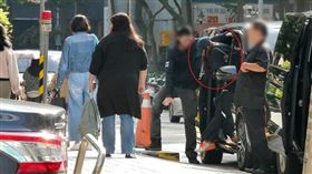 在12月10日上午直擊周子瑜現身台北市內湖攝影棚外（圖／CTWANT）