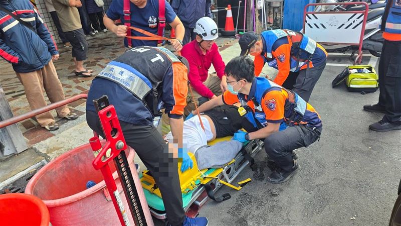 鄭姓駕駛到派出所還稱車不是自己開的。（圖／翻攝畫面）