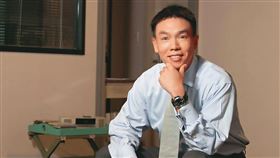 王廣德兒子王安亞被稱為「華爾街金童」，但娶了爸爸的前女友蔡女後，和家裡漸行漸遠。（圖／翻攝自政大國發所官網）