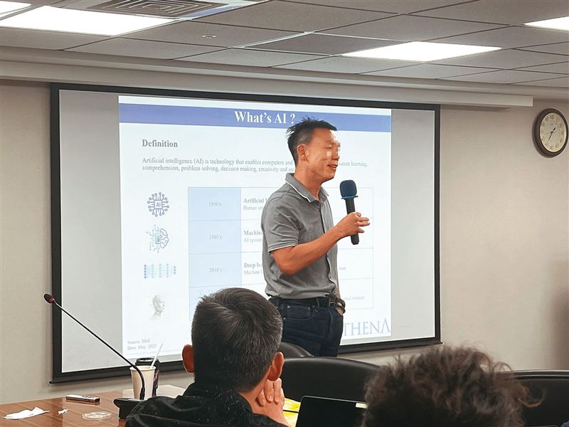 王安亞因違反金管會法令，認罪後獲緩起訴，但因顯赫經歷，依舊常受邀演講。（圖／翻攝自臺大創業創新EMBA臉書）