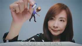 2023年12月底，民進黨推出選舉宣傳片「票投藍白，架空未來」，讓網友直呼神預言。（圖／翻攝自Threads @william_chingte）